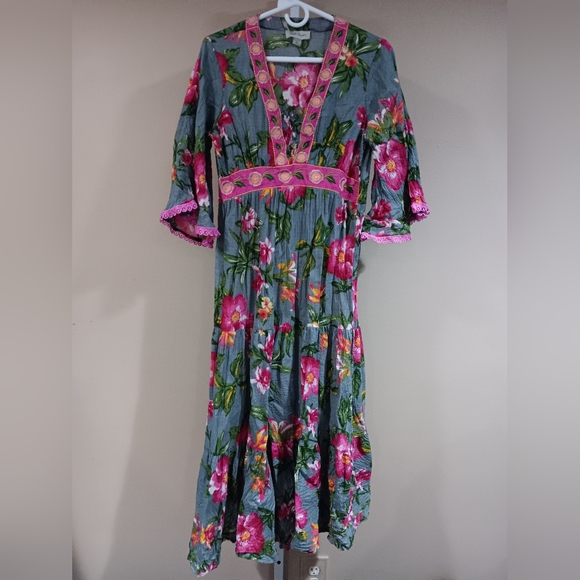 Charlie Paige Dresses & Skirts - Charlie Paige Women's (Size SP) Gray & Pink Floral Maxi Dress